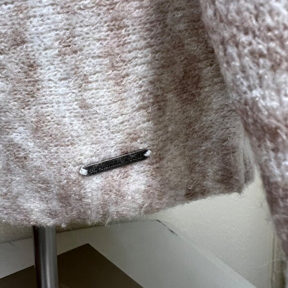 ABERCROMBIE & FITCH Beige & White Zebra Print Boatneck Dolman Sweater Large - Picture 6 of 9